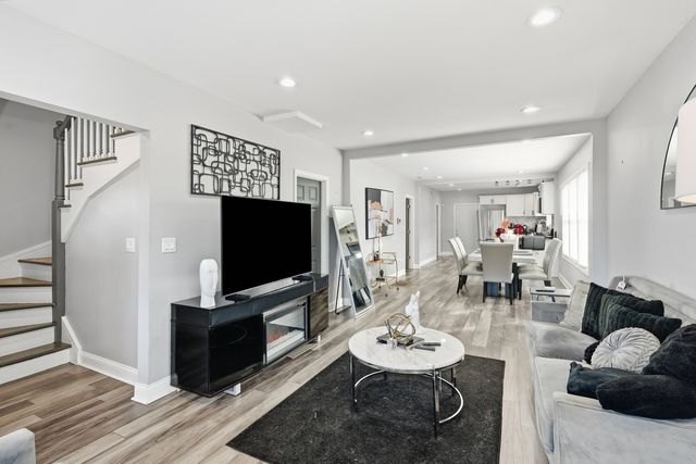 9345 S Harper Avenue, Chicago, IL 60619