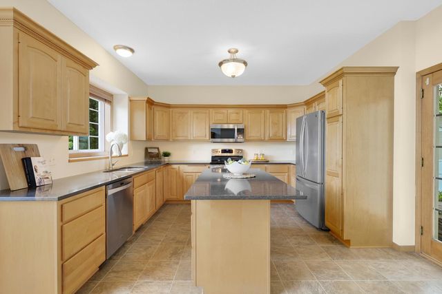 17698 Fortune Trail, Lakeville, MN 55024