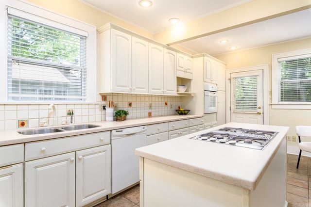 2719 N University Avenue, Little Rock, AR 72207