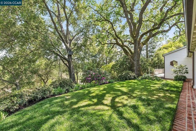 1089 Rahara Dr, Lafayette, CA 94549