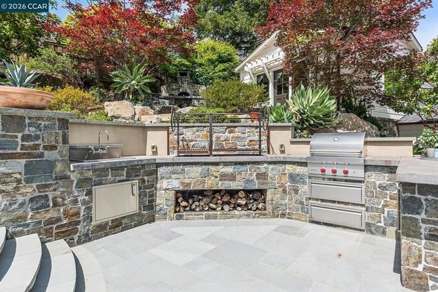 1089 Rahara Dr, Lafayette, CA 94549