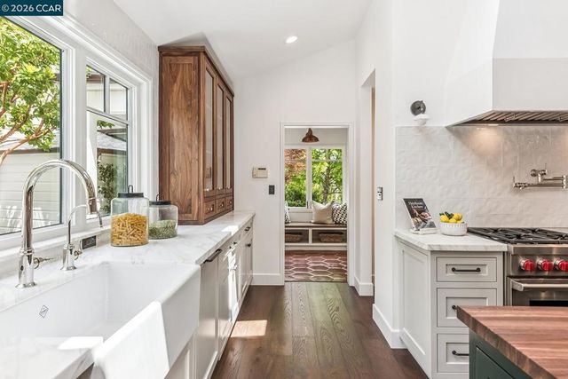 1089 Rahara Dr, Lafayette, CA 94549
