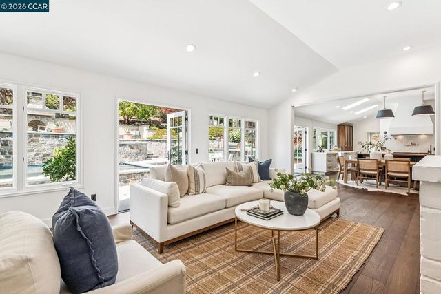 1089 Rahara Dr, Lafayette, CA 94549