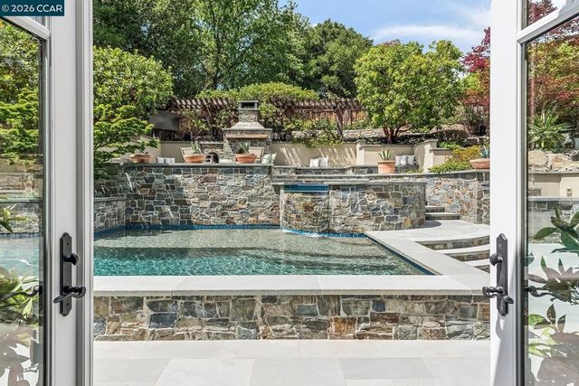 1089 Rahara Dr, Lafayette, CA 94549