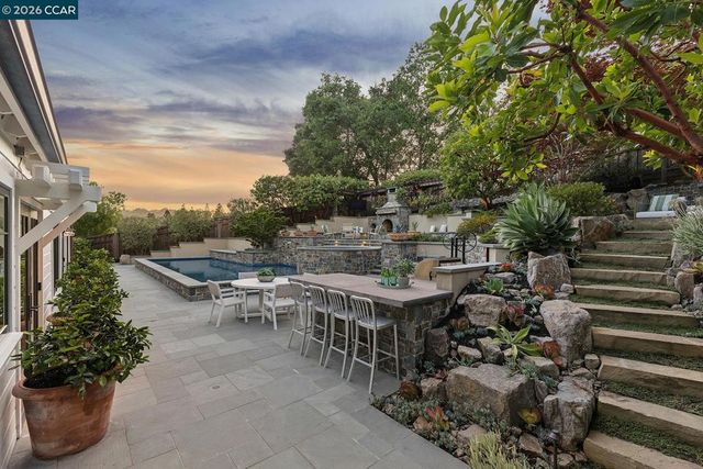 1089 Rahara Dr, Lafayette, CA 94549