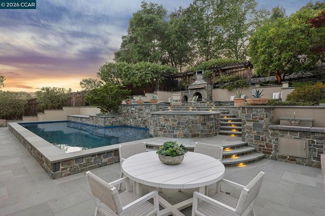 1089 Rahara Dr, Lafayette, CA 94549