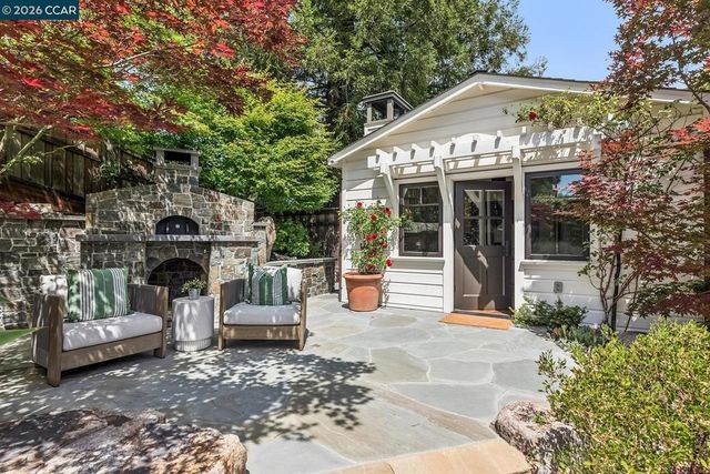 1089 Rahara Dr, Lafayette, CA 94549