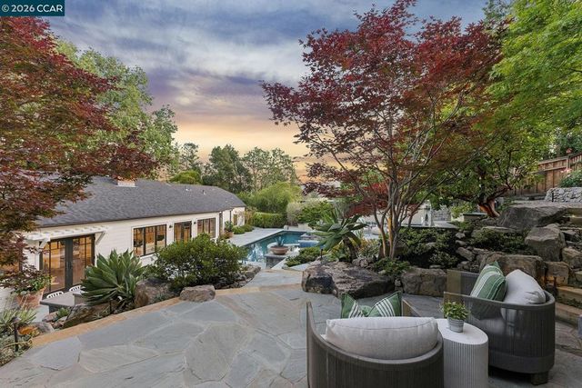 1089 Rahara Dr, Lafayette, CA 94549