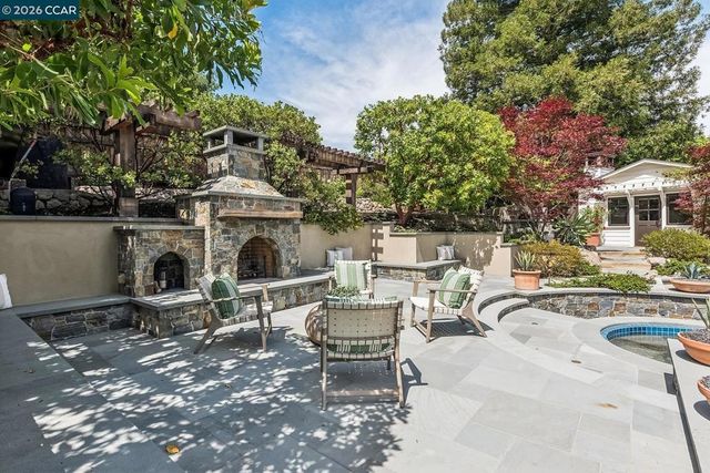1089 Rahara Dr, Lafayette, CA 94549