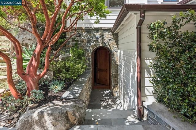 1089 Rahara Dr, Lafayette, CA 94549