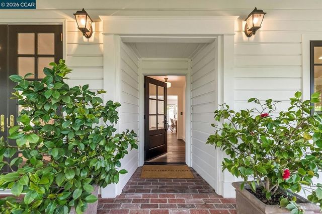 1089 Rahara Dr, Lafayette, CA 94549