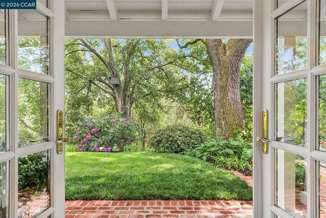 1089 Rahara Dr, Lafayette, CA 94549