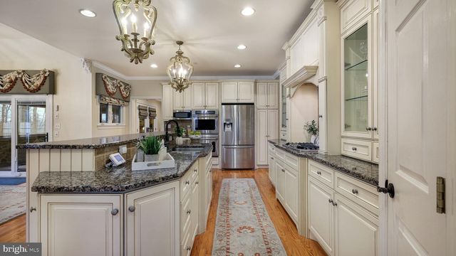 94 AUTUMN WOODS LN, Glen Mills, PA 19342