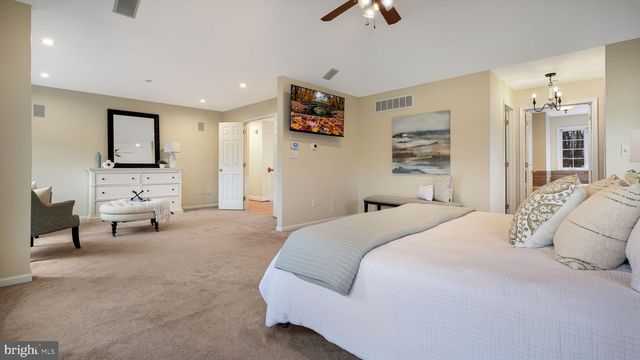 94 AUTUMN WOODS LN, Glen Mills, PA 19342