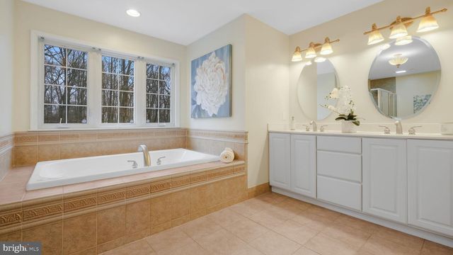 94 AUTUMN WOODS LN, Glen Mills, PA 19342