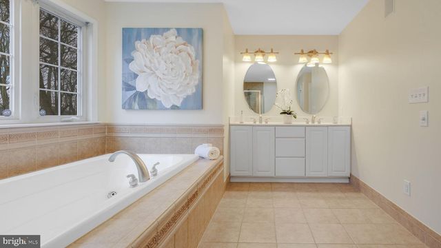 94 AUTUMN WOODS LN, Glen Mills, PA 19342