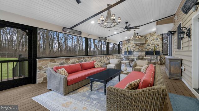 94 AUTUMN WOODS LN, Glen Mills, PA 19342