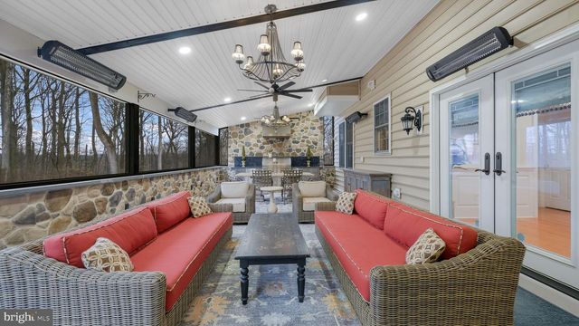 94 AUTUMN WOODS LN, Glen Mills, PA 19342