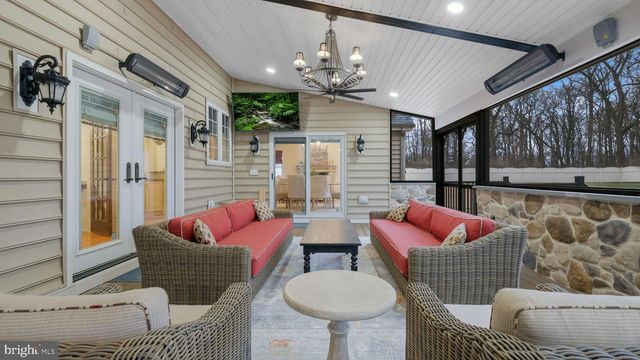 94 AUTUMN WOODS LN, Glen Mills, PA 19342