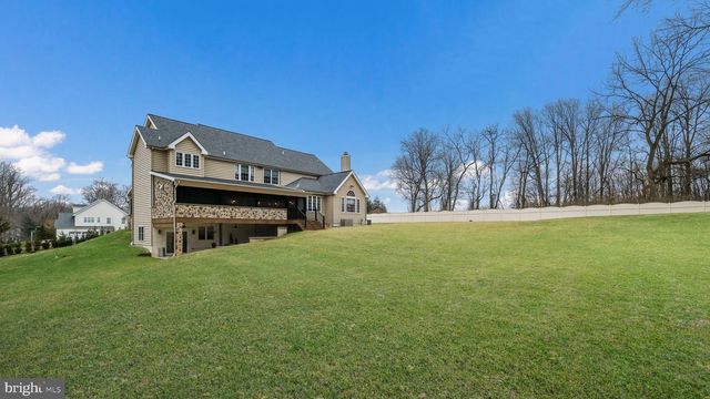 94 AUTUMN WOODS LN, Glen Mills, PA 19342