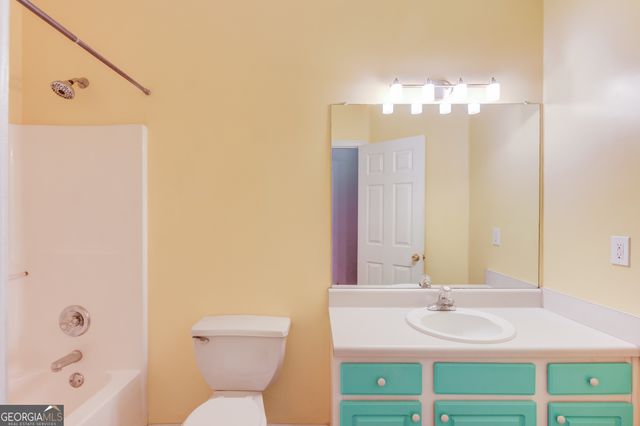 3322 Henderson View Court, Loganville, GA 30052