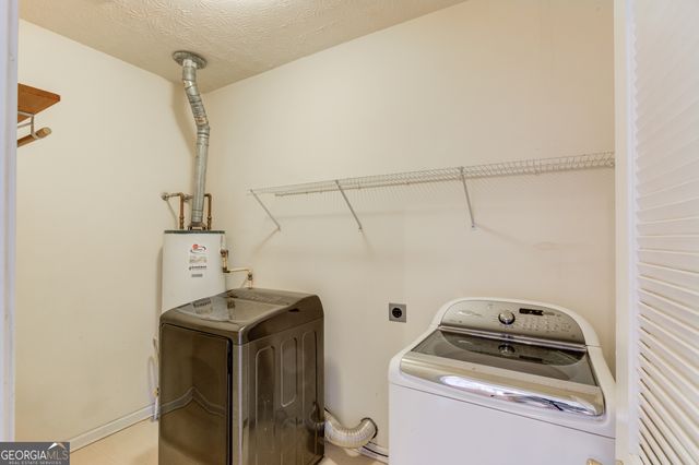 3322 Henderson View Court, Loganville, GA 30052