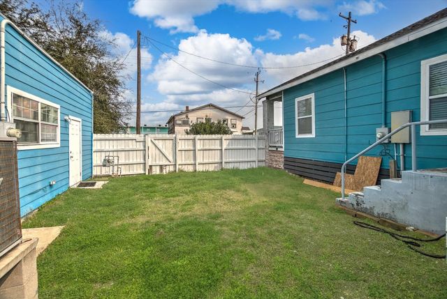 905 43rd Street, Galveston, TX 77550