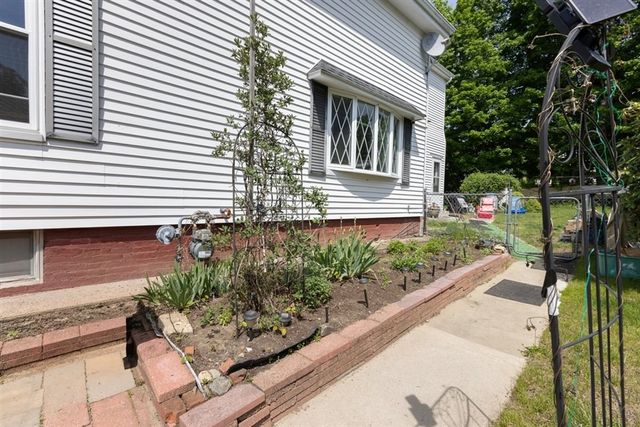 97 Laurel Ave, Haverhill, MA 01835