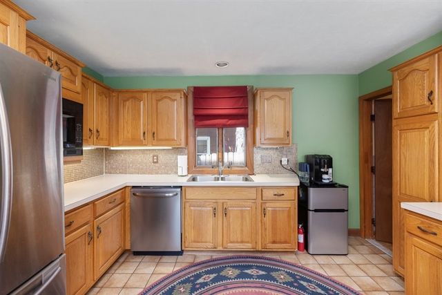 97 Laurel Ave, Haverhill, MA 01835