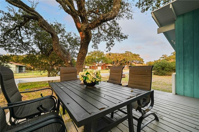 134 Live Oak St, Rockport, TX 78382