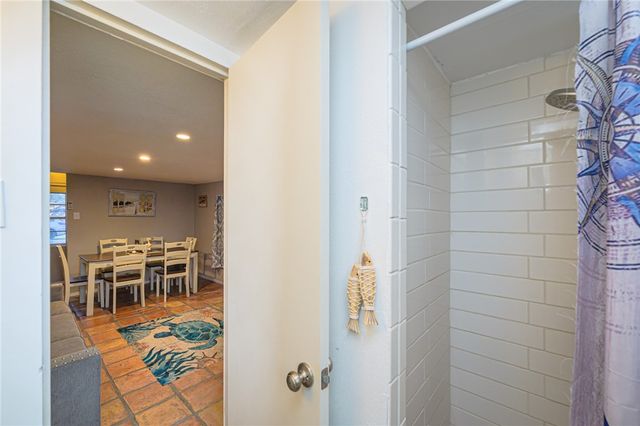 134 Live Oak St, Rockport, TX 78382