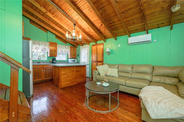 134 Live Oak St, Rockport, TX 78382