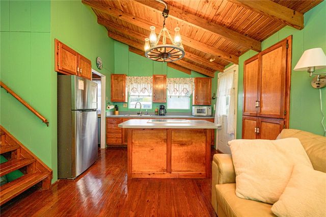 134 Live Oak St, Rockport, TX 78382