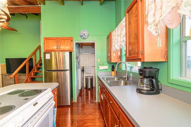 134 Live Oak St, Rockport, TX 78382