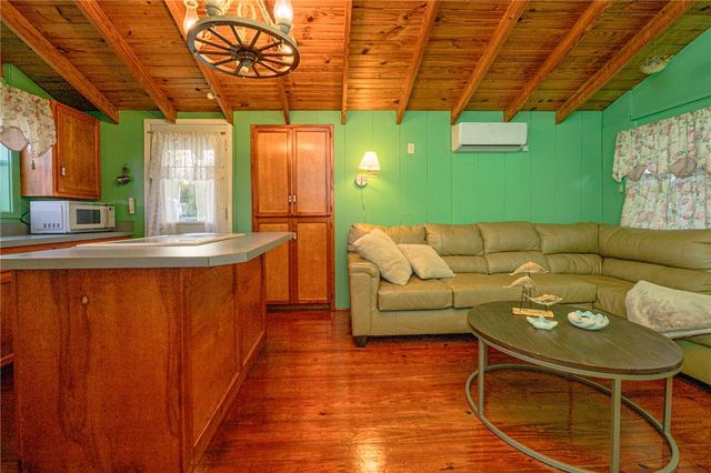 134 Live Oak St, Rockport, TX 78382