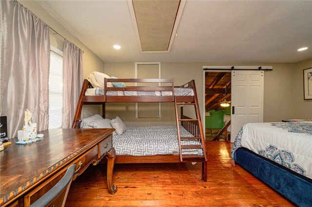 134 Live Oak St, Rockport, TX 78382