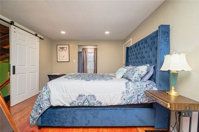 134 Live Oak St, Rockport, TX 78382