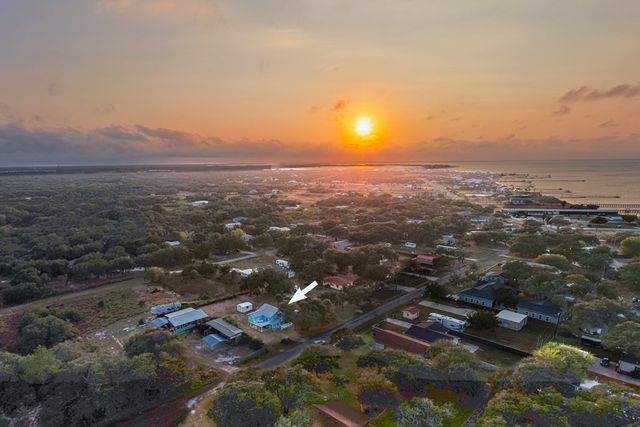 134 Live Oak St, Rockport, TX 78382