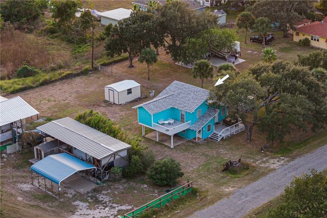134 Live Oak St, Rockport, TX 78382