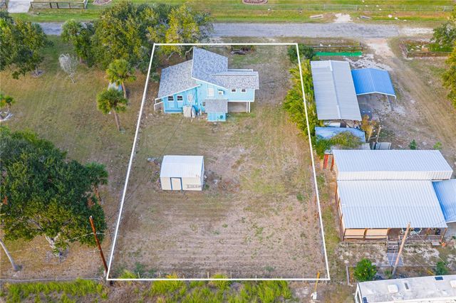 134 Live Oak St, Rockport, TX 78382