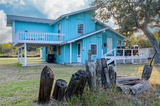 134 Live Oak St, Rockport, TX 78382