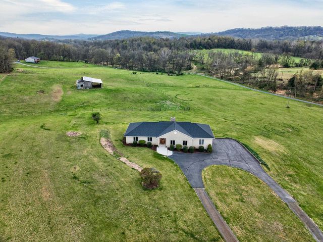 363 DAVIS LN, New Market, VA 22844