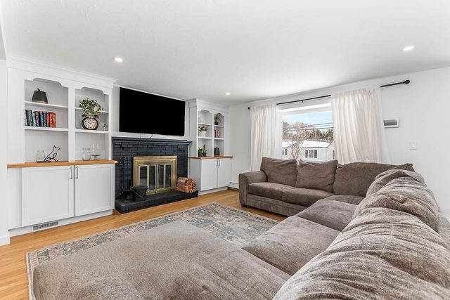 132 Whitehall St, Dedham, MA 02026