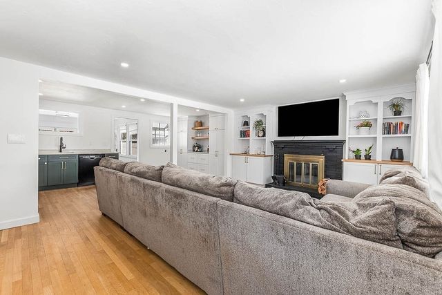 132 Whitehall St, Dedham, MA 02026