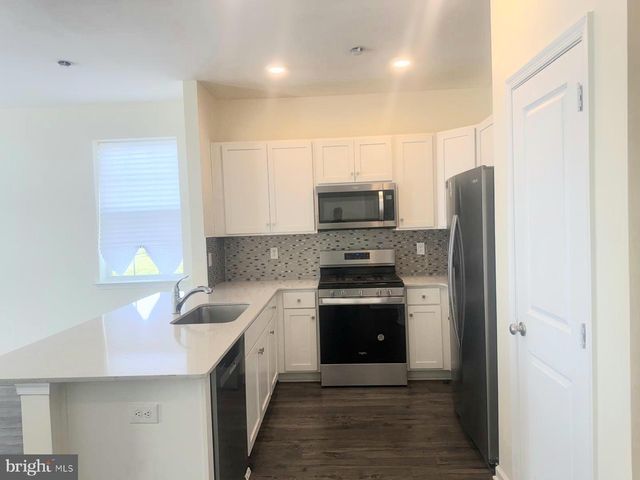 324 MAZZEO DR, Glassboro, NJ 08028