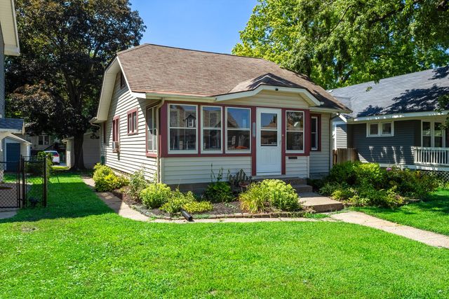 2720 Tremont Avenue, Davenport, IA 52803