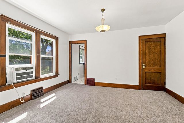 2720 Tremont Avenue, Davenport, IA 52803