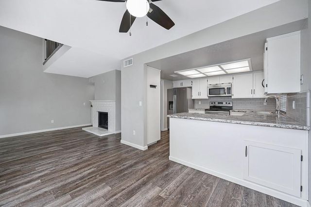 212 Wales Dr, Folsom, CA 95630