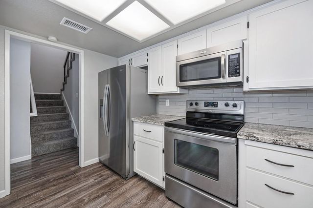 212 Wales Dr, Folsom, CA 95630