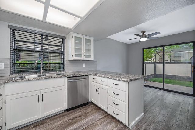 212 Wales Dr, Folsom, CA 95630